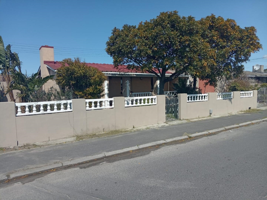 3 Bedroom Property for Sale in Heideveld Western Cape